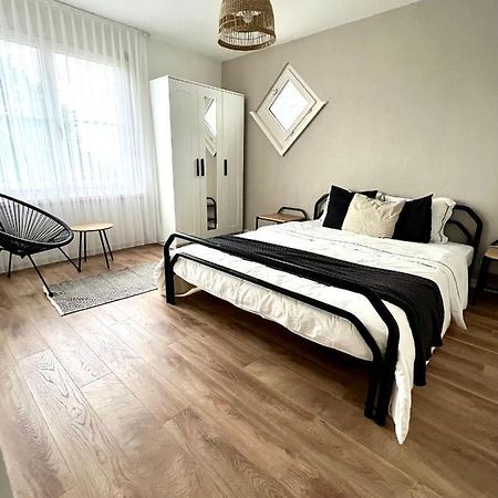Black&White Apartment Uzwil Bagian luar foto