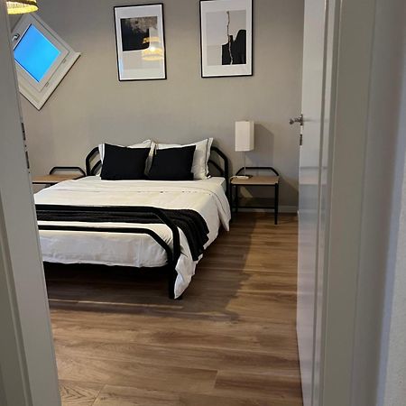 Black&White Apartment Uzwil Bagian luar foto