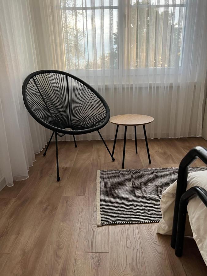 Black&White Apartment Uzwil Bagian luar foto