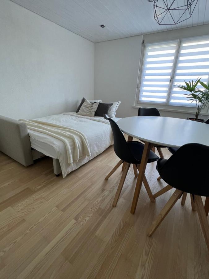 Black&White Apartment Uzwil Bagian luar foto