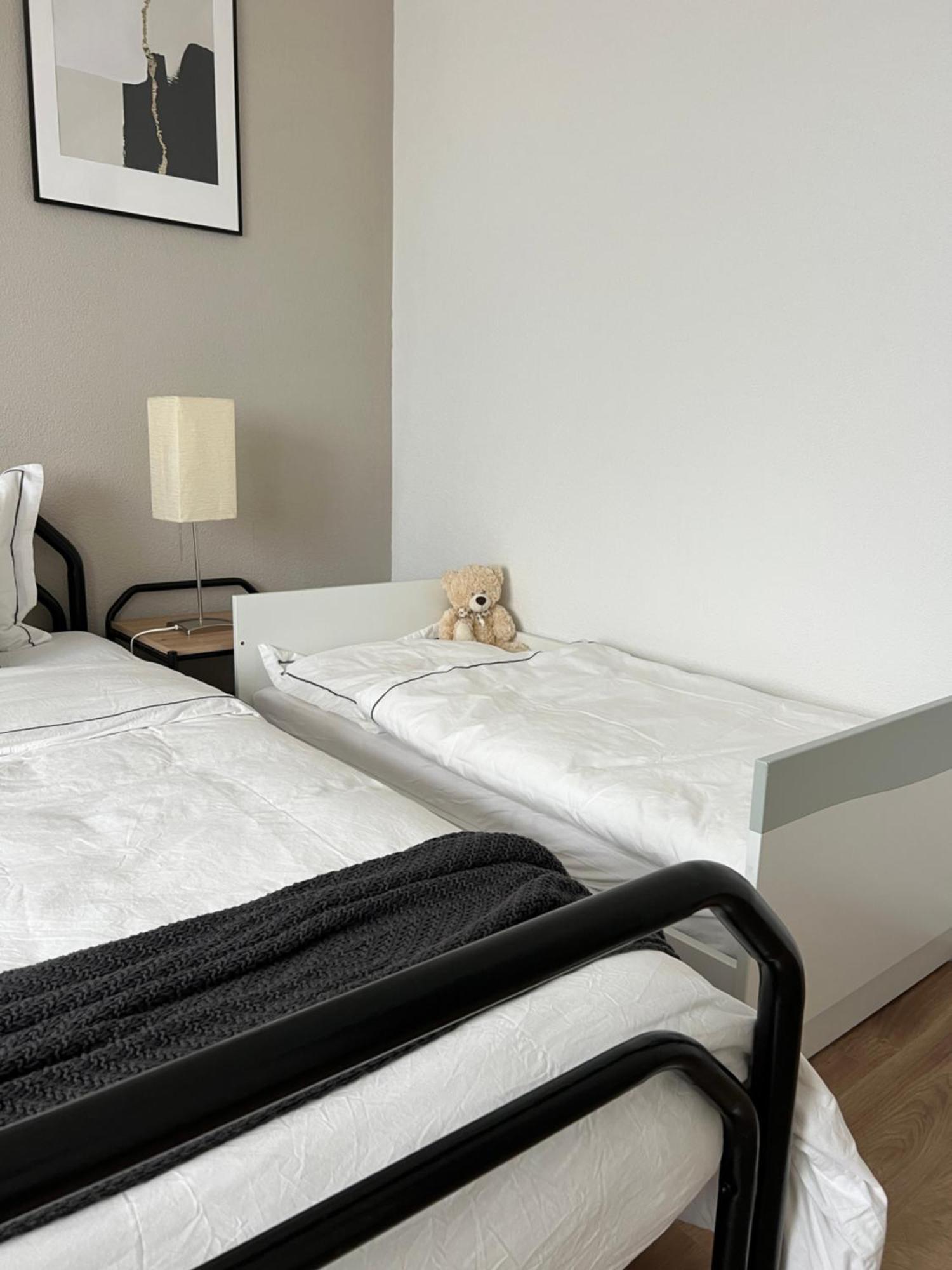 Black&White Apartment Uzwil Bagian luar foto