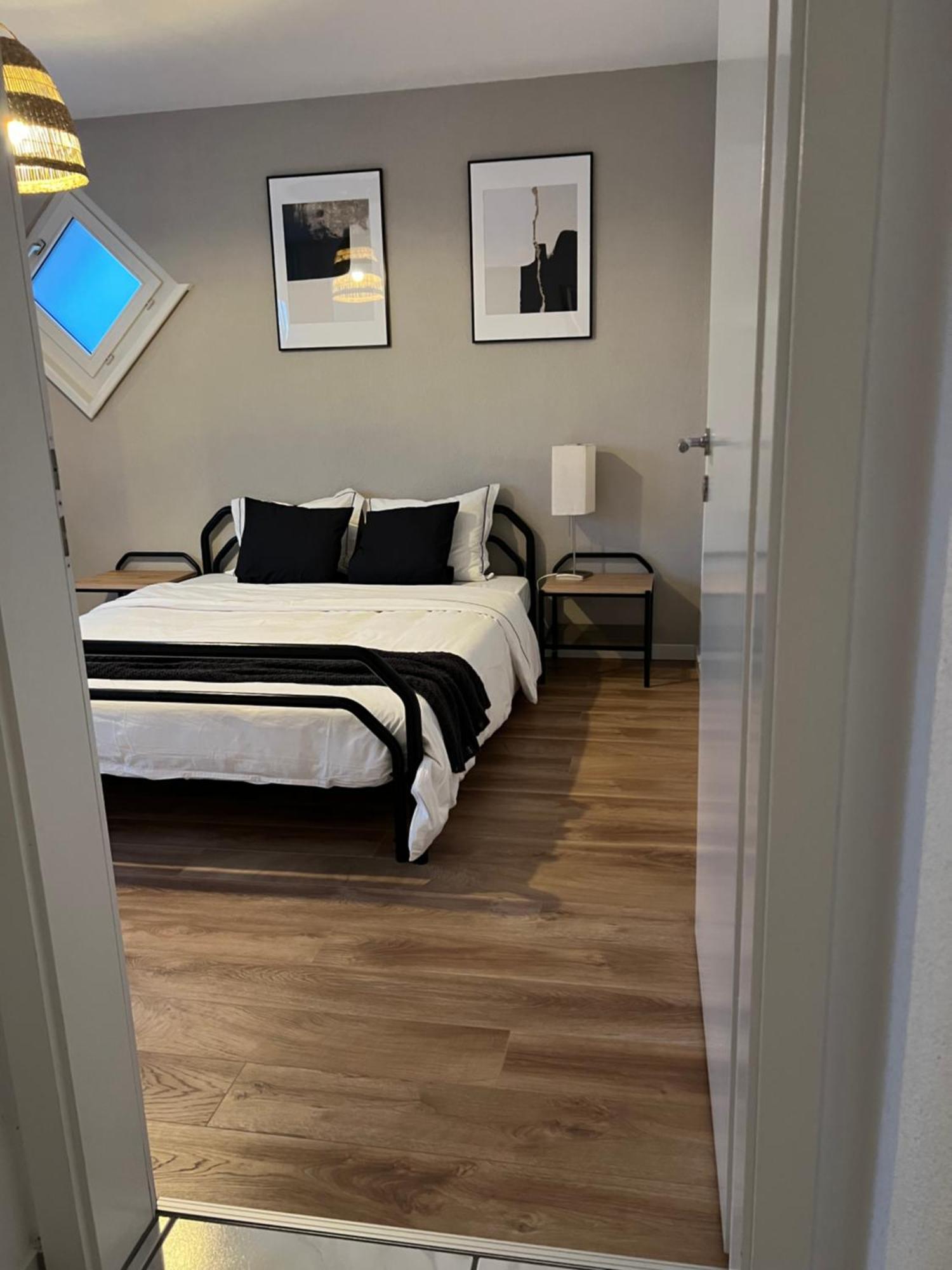 Black&White Apartment Uzwil Bagian luar foto