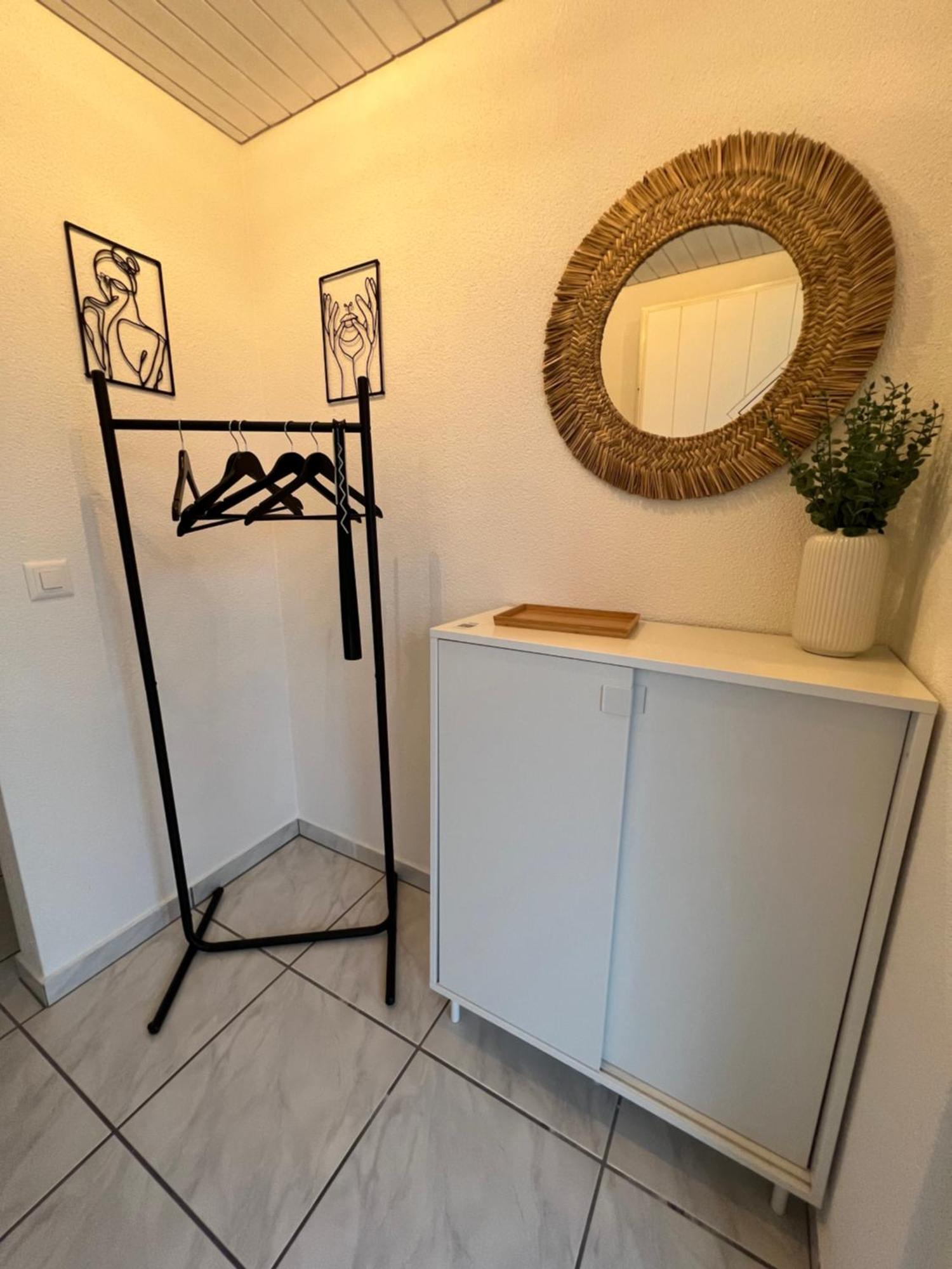 Black&White Apartment Uzwil Bagian luar foto