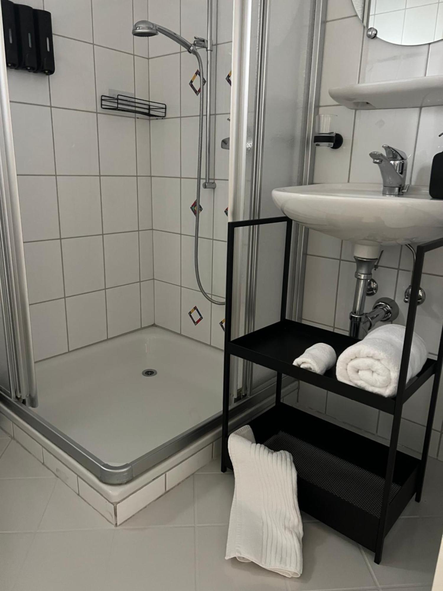 Black&White Apartment Uzwil Bagian luar foto
